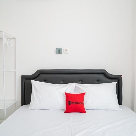 ホテル Reddoorz @ Aralia Harapan Indah Pulokendal エクステリア 写真