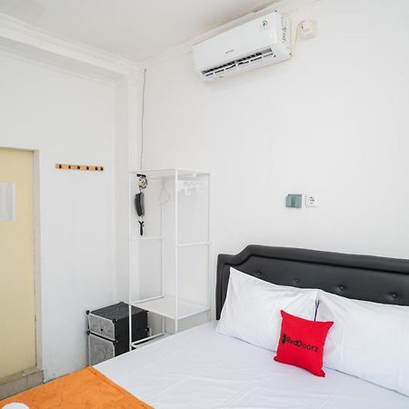 ホテル Reddoorz @ Aralia Harapan Indah Pulokendal エクステリア 写真