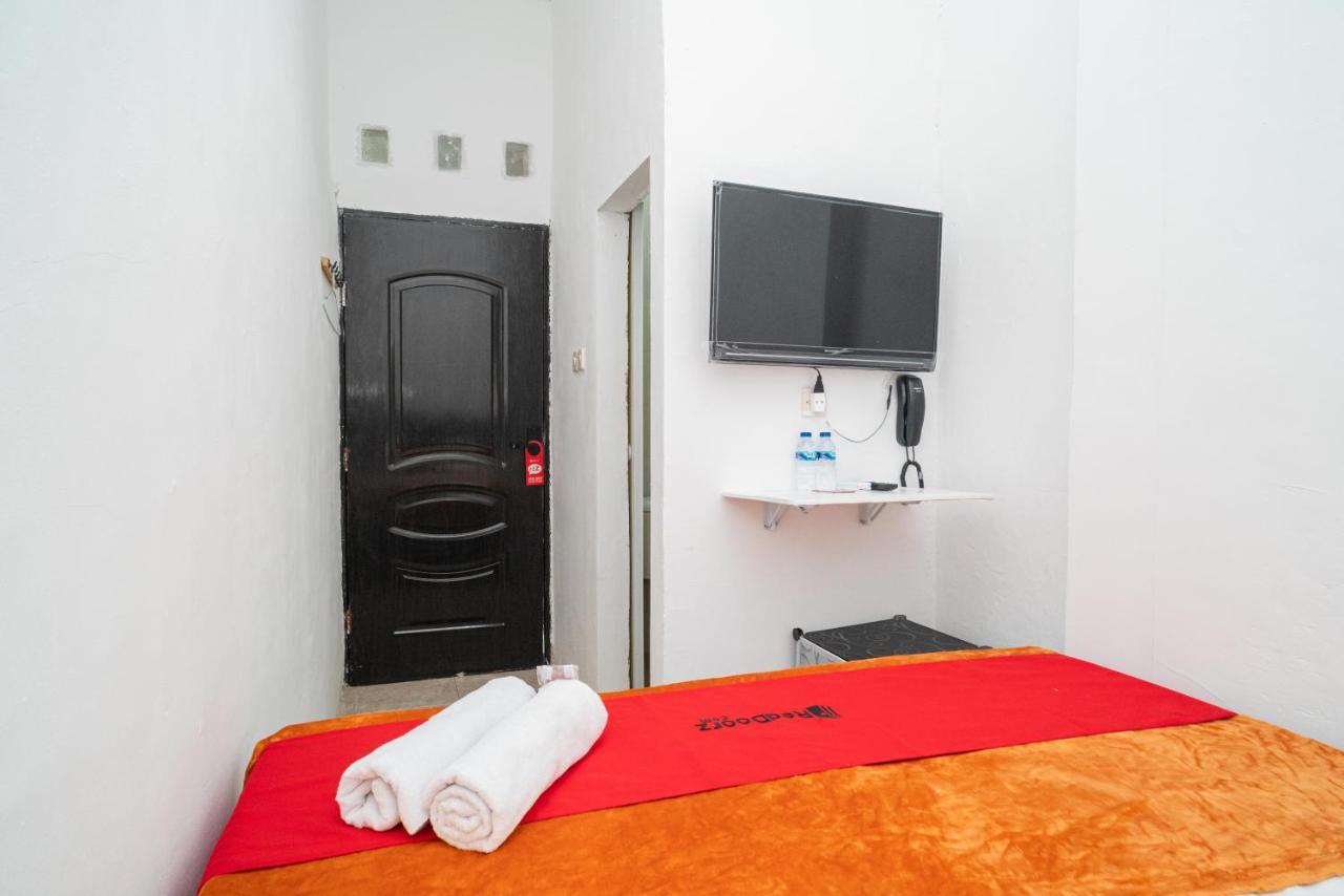 ホテル Reddoorz @ Aralia Harapan Indah Pulokendal エクステリア 写真