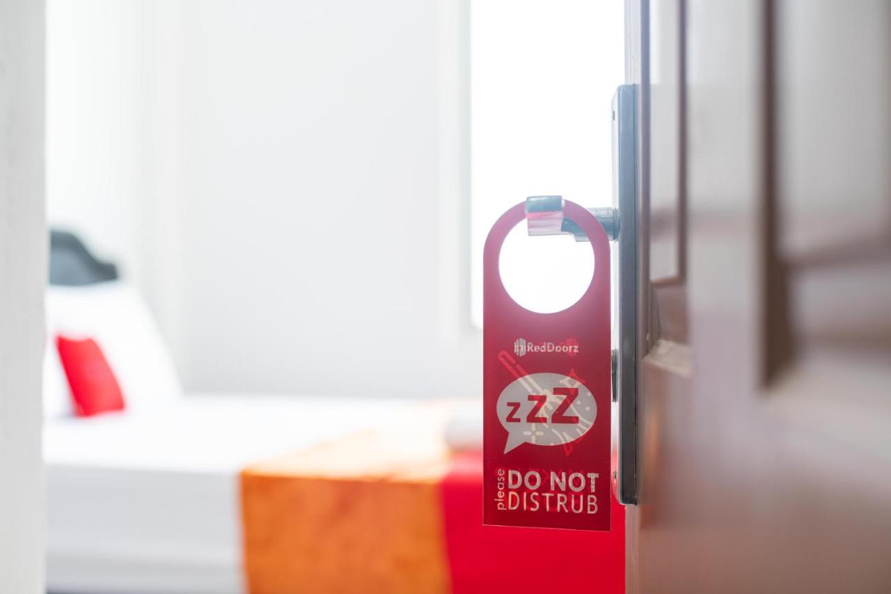 ホテル Reddoorz @ Aralia Harapan Indah Pulokendal エクステリア 写真