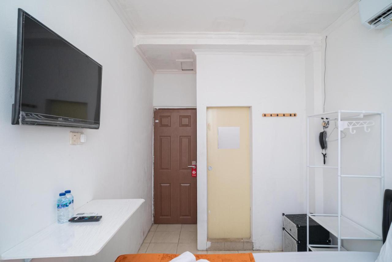 ホテル Reddoorz @ Aralia Harapan Indah Pulokendal エクステリア 写真